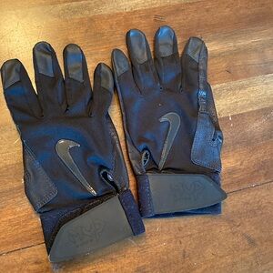 Nike MVP Baseball Gloves NWOT Size Medium